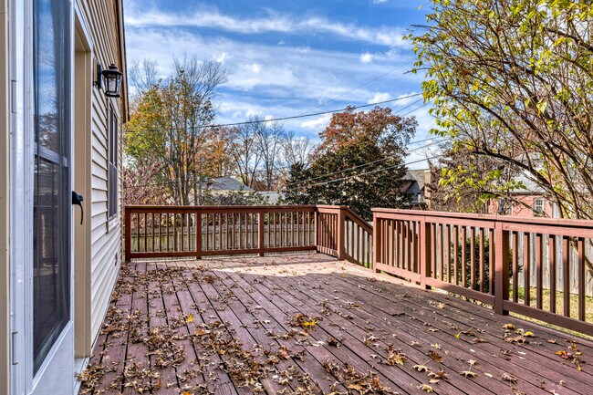 Building Photo - 221 Brighton Way