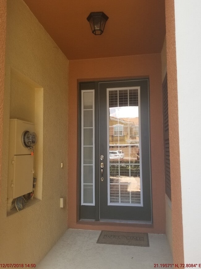 Building Photo - Beautiful 3 bedrooms 2.5 baths townhouse w...