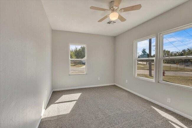 Building Photo - 2000 N Douglas Blvd