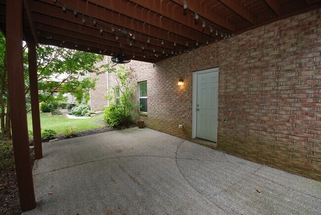 Building Photo - Oversized Executive Style Home with Finish...