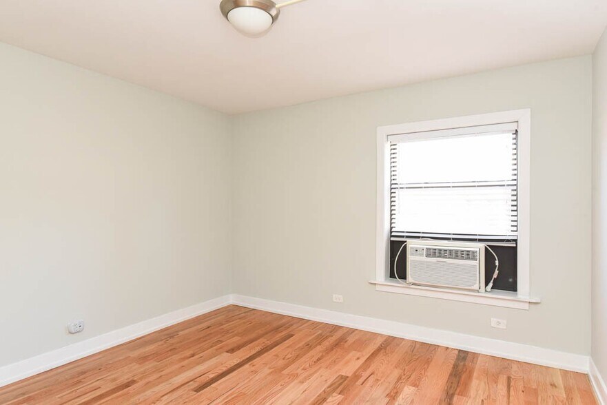 Building Photo - 555 W Arlington Pl