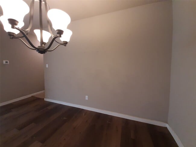 Building Photo - 9733 Grosbeak Ln