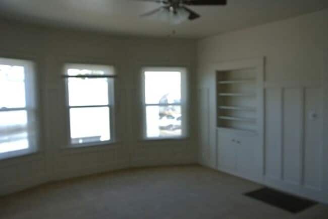 Building Photo - Charming Craftsman-Style 2BD/1BA Duplex – ...