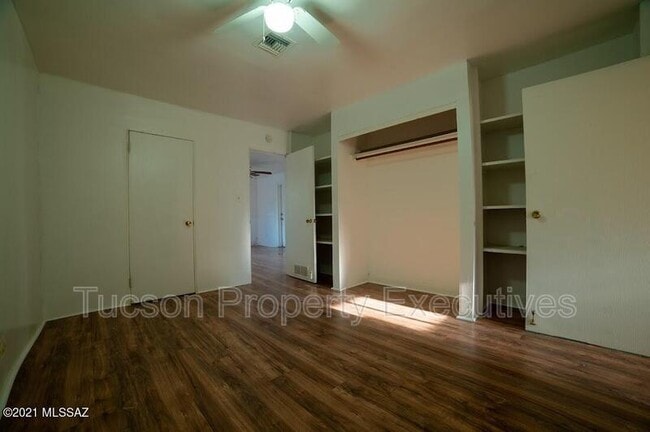 Building Photo - 804 N Perry Ave