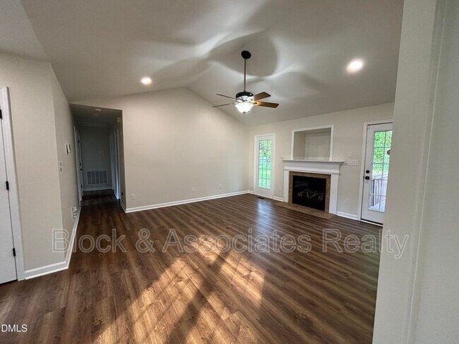 Building Photo - 170 Devin Dr