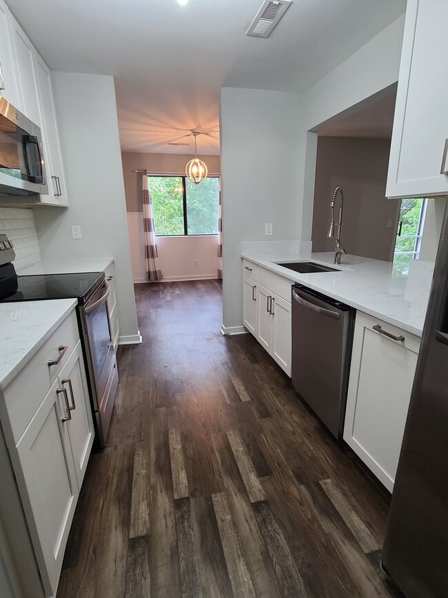 Building Photo - 2311 Treescape Dr