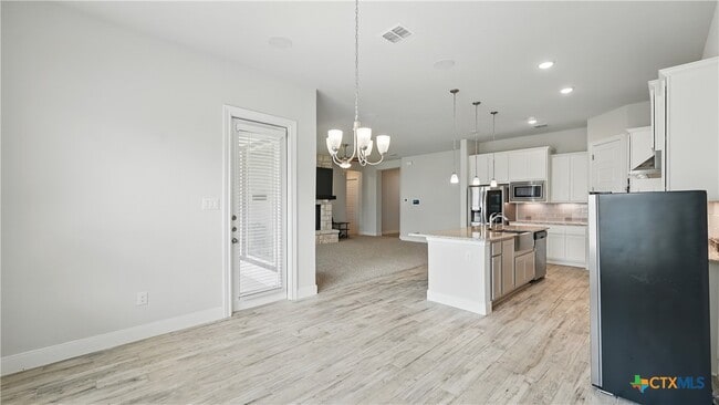 Building Photo - 1606 Folk Victorian Rd