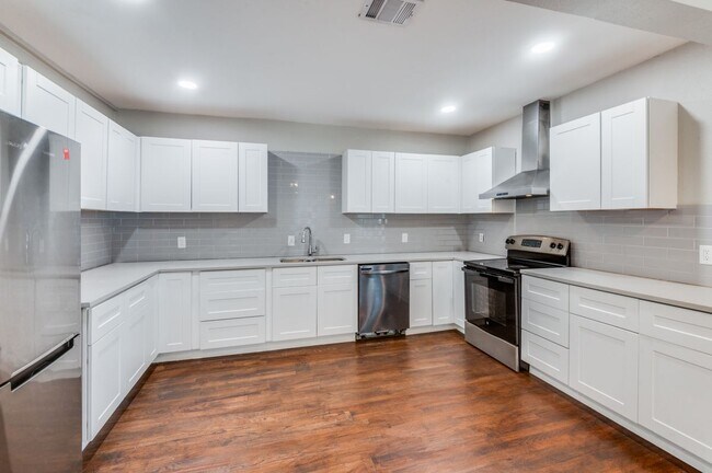 Building Photo - 1218 Ranier St