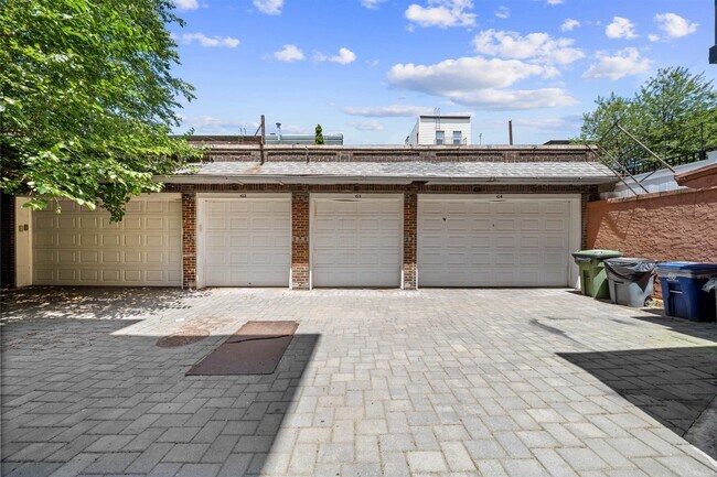 Building Photo - 340 7th St