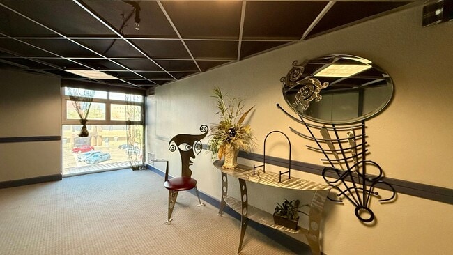 Building Photo - Beautiful Apartment on E Kiowa- all utilities included!!