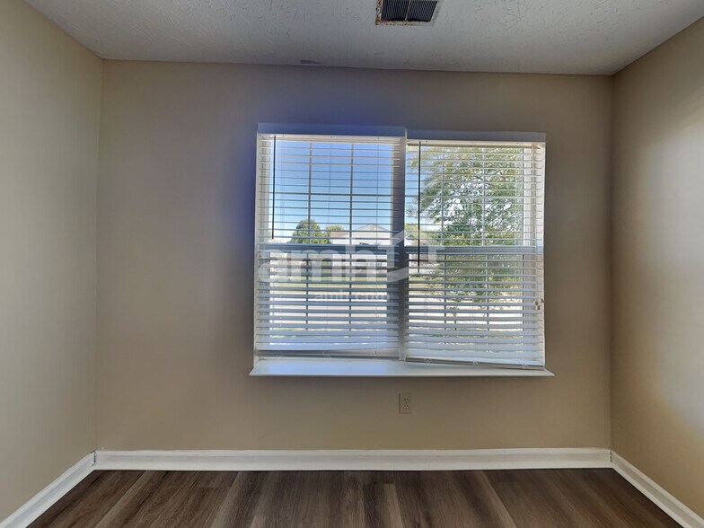 Building Photo - 13920 Bruddy Dr