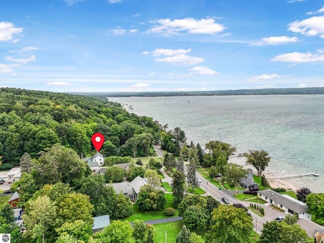 Building Photo - Late Summer Furnished Executive Extended Stay Rental on Old Mission Peninsula