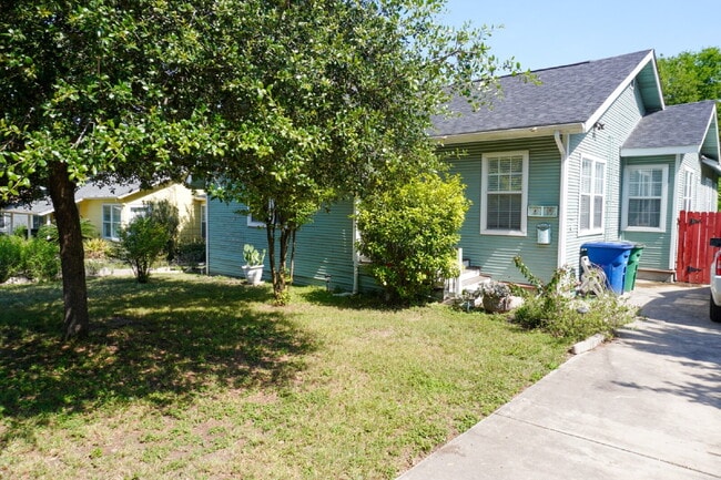Primary Photo - Charming Alta Vista Bungalow with Original...