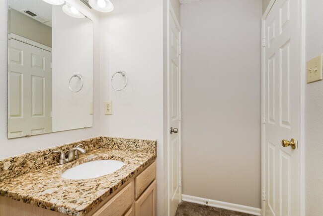 Building Photo - 1278 Kenwood Dr