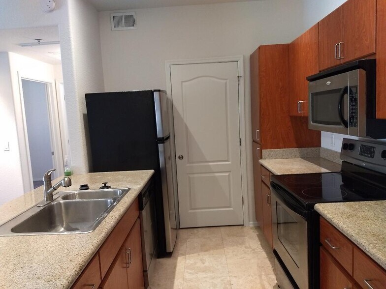 Building Photo - 5302 E Van Buren St