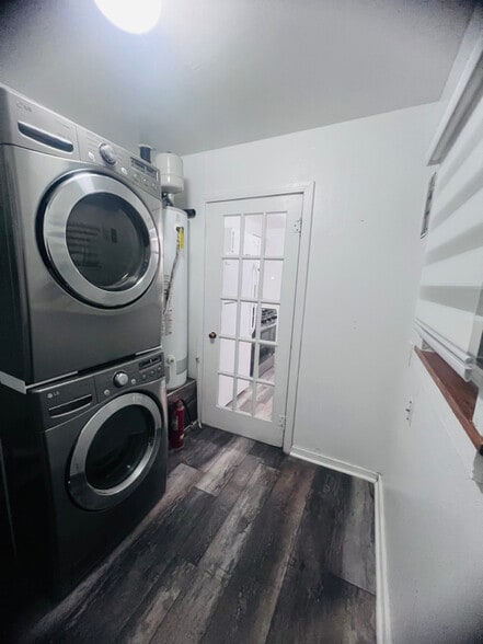 Building Photo - 1316 Buena Vista Dr SE