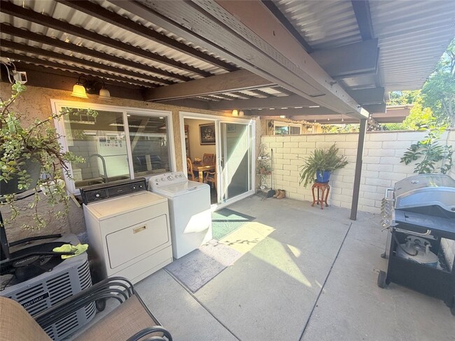 Building Photo - 1149 N Barston Ave