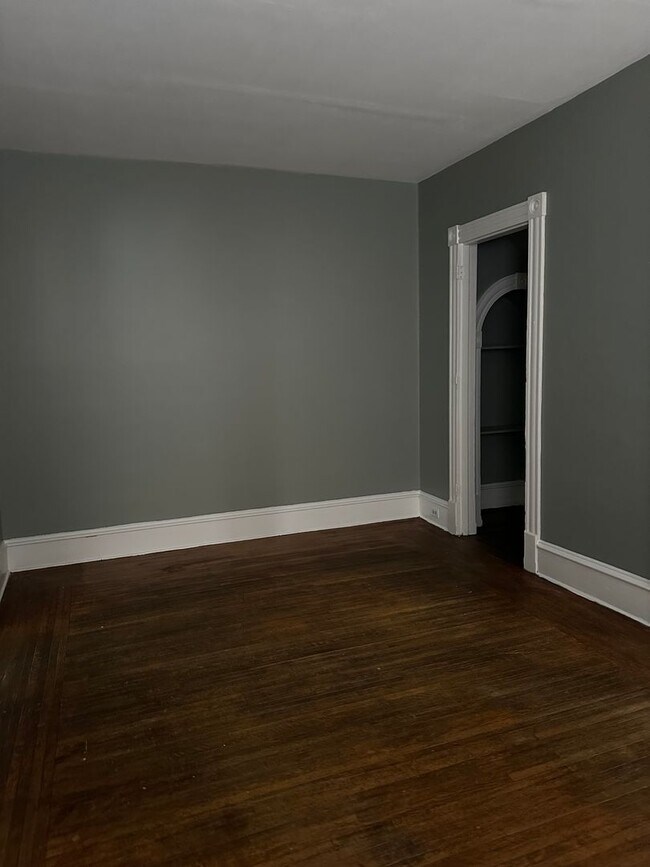 Building Photo - 405 Green Terrace