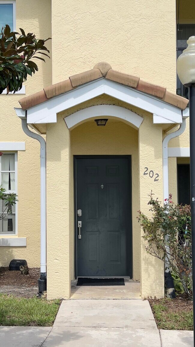 Building Photo - 148 SW Peacock Blvd