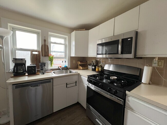 Building Photo - 1145 Boylston St