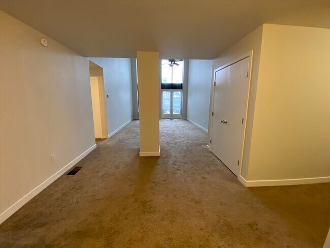Building Photo - 71 Fulkerson St