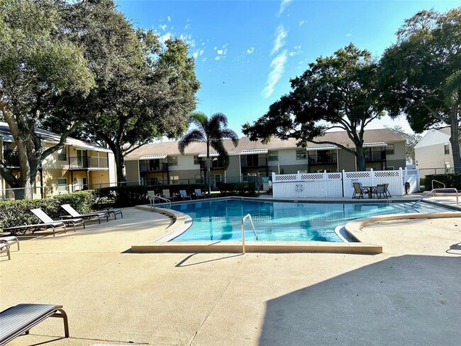 Building Photo - 4511 S Oak Dr