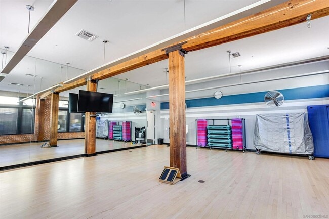 Building Photo - 500 W Harbor Dr