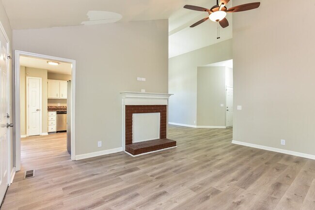 Building Photo - 6009 Legend Dr