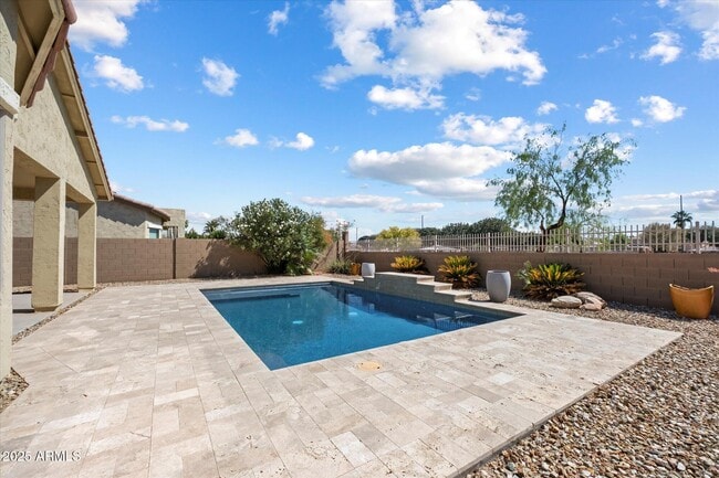 Building Photo - 949 E Indian Wells Pl