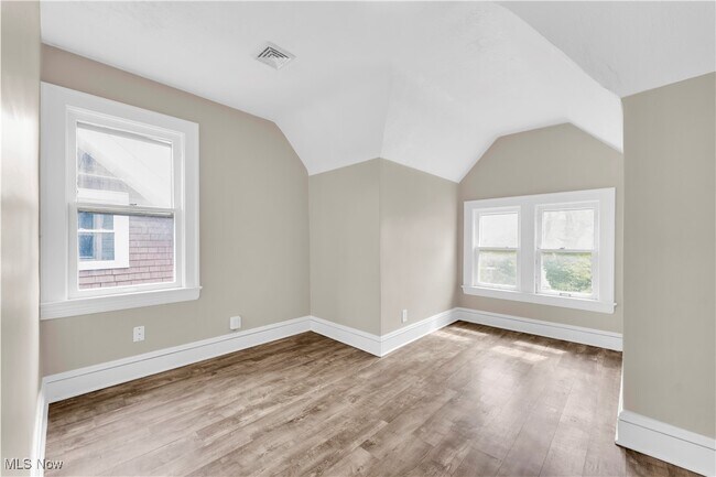 Building Photo - 1616 Eddington Rd