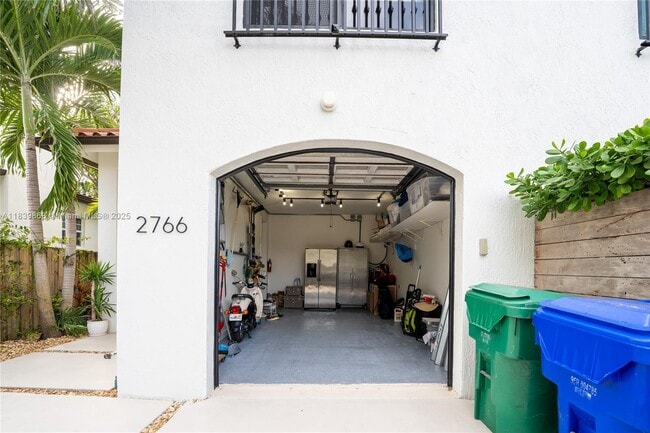 Building Photo - 2766 SW 33rd Ave