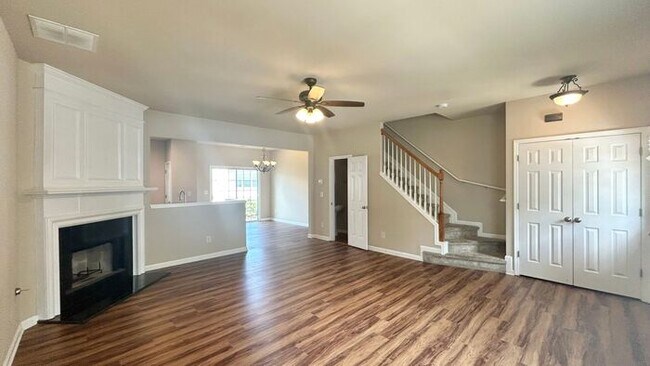 Building Photo - Gorgeous Alpharetta Townhouse! 3 Bedrooms/2.5 Bathrooms, Hardwoods, End Unit!