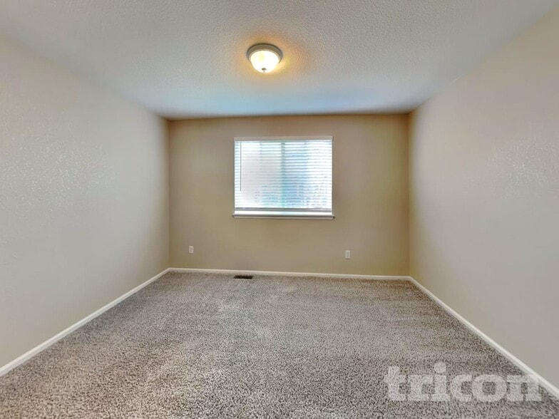 Building Photo - 4843 S Liverpool Cir