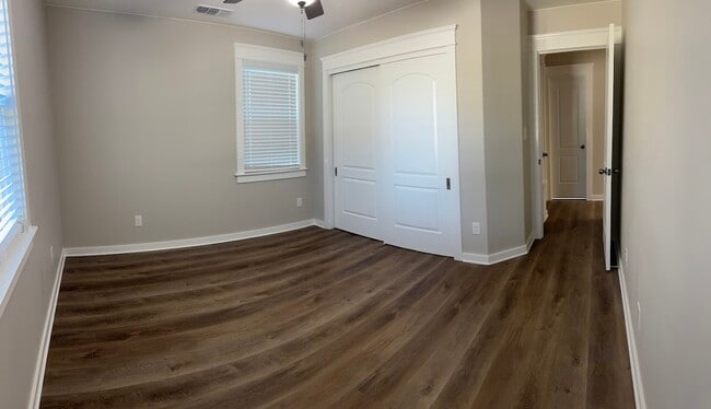 Building Photo - 116 Montrose Dr