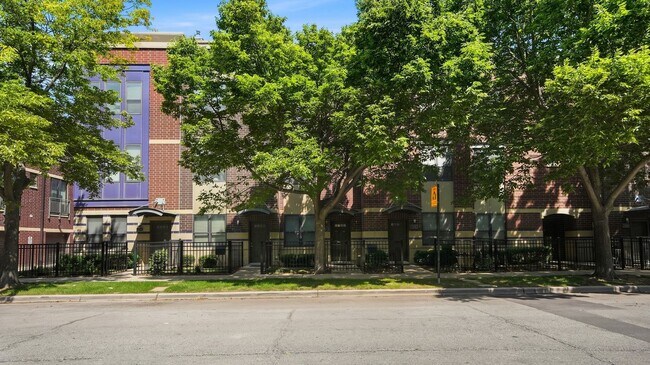 Building Photo - 510 W Elm St