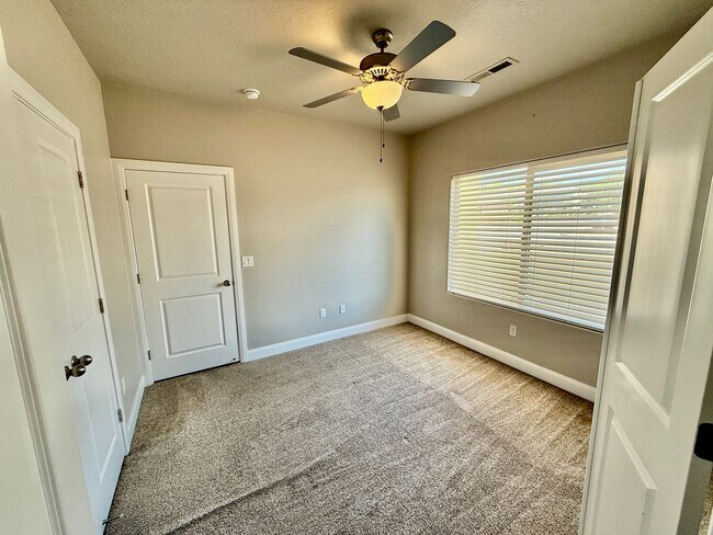 Building Photo - 4 Bedroom Home for Rent