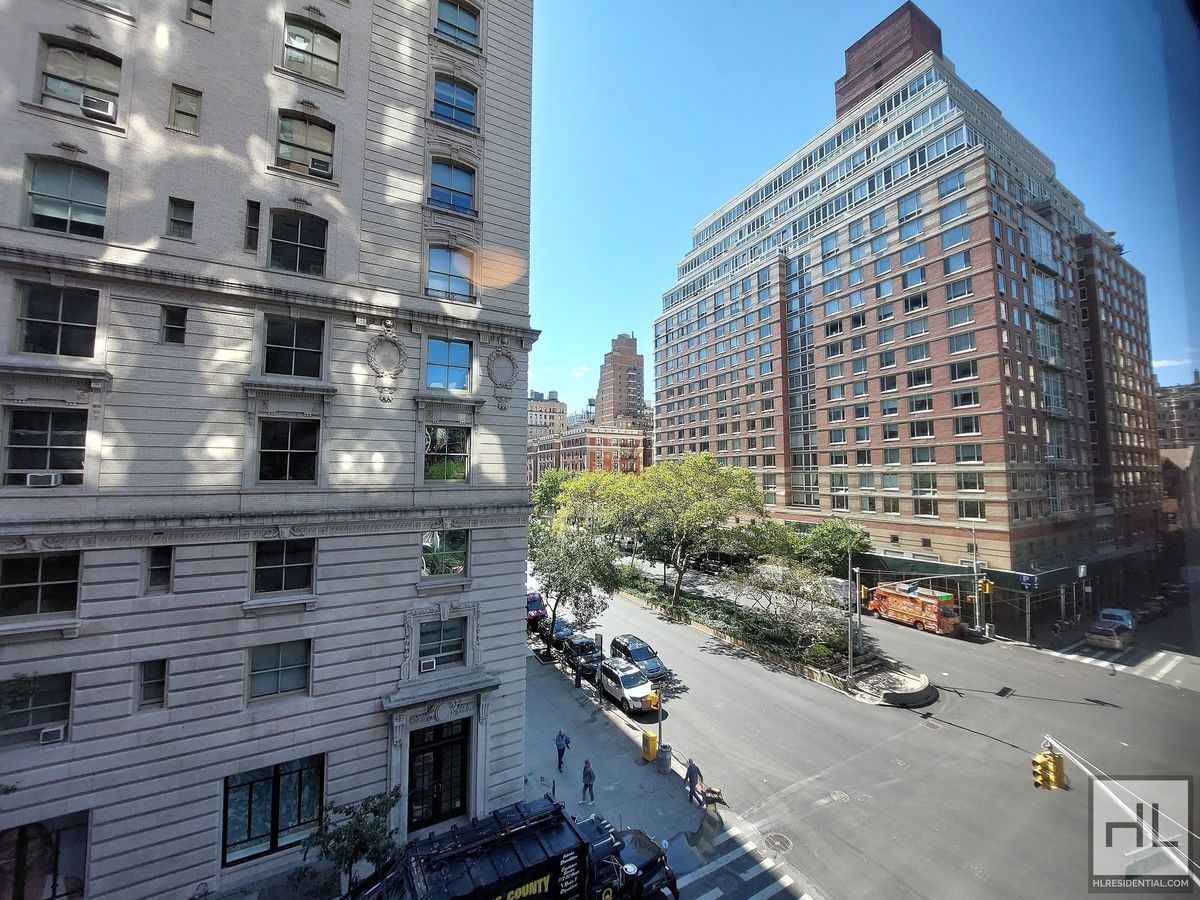 Building Photo - W 87th St