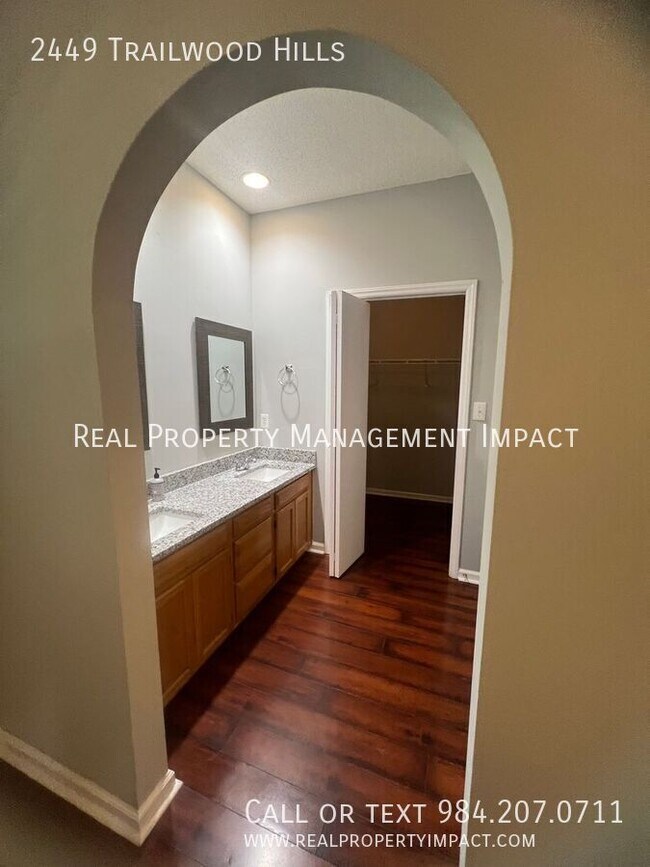 Building Photo - 2449 Trailwood Hills Dr
