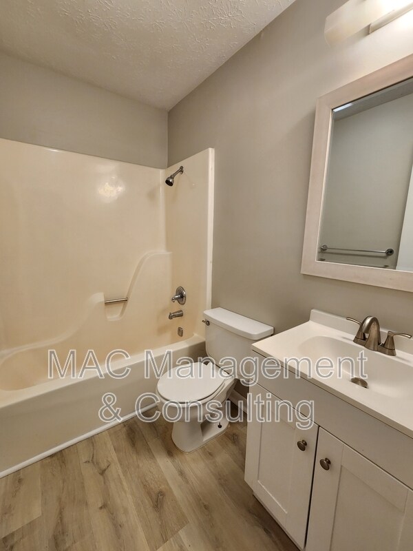 Building Photo - 790 Dixie Park Dr