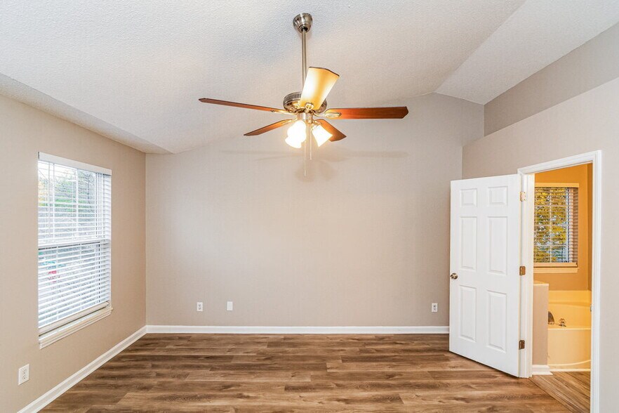 Building Photo - 6805 Coventry Ridge Rd