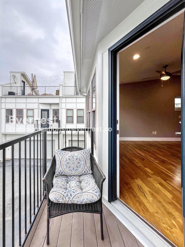 Building Photo - 600 Garfield St