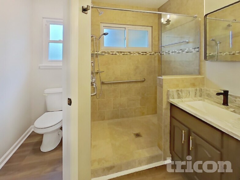 Building Photo - 7580 Falcon Trace Dr W