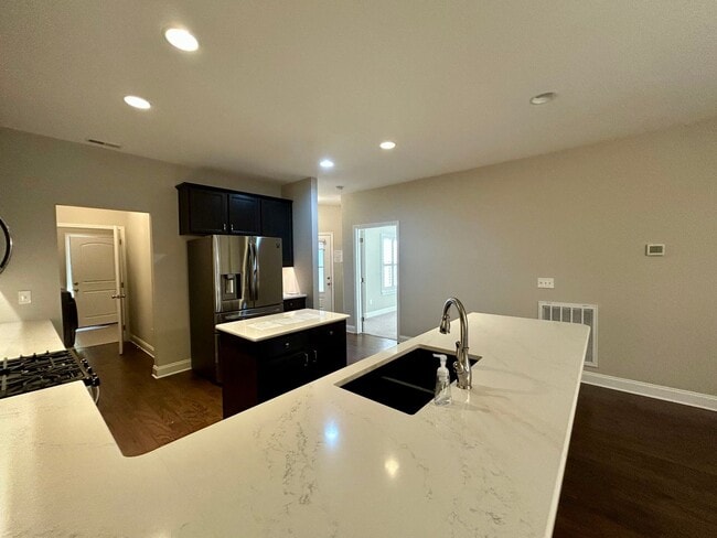 Building Photo - Spacious 3 bed, 3 bath home in Groves Park Commons featuring a modern kitchen, 2-car garage, and ...