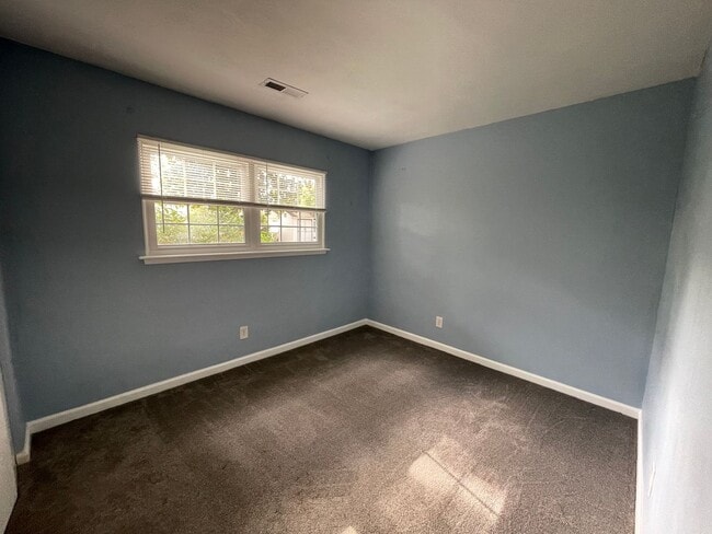 Building Photo - AVAILABLE NOW! 4 BEDROOM 2 BATH SINGLE FAMILY HOME IN CAROLLANE FARMS