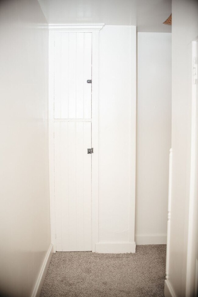 Building Photo - 204 E High St