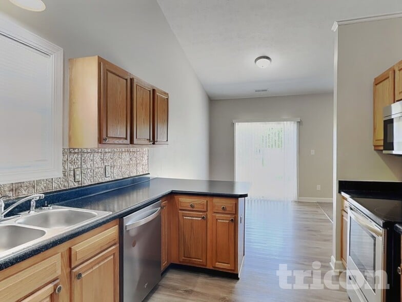 Building Photo - 5325 Montavia Ln