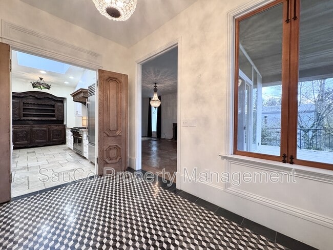 Building Photo - 1980 SW Terrace Dr