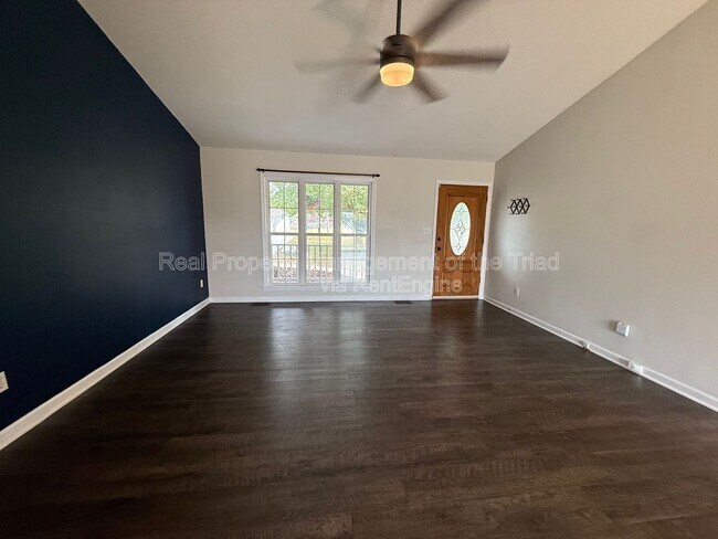 Building Photo - 107 Johnia Ct