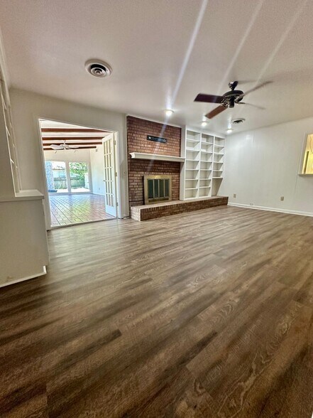 Building Photo - 1519 Roswell Dr