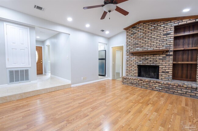 Building Photo - 848 Meadow Ln